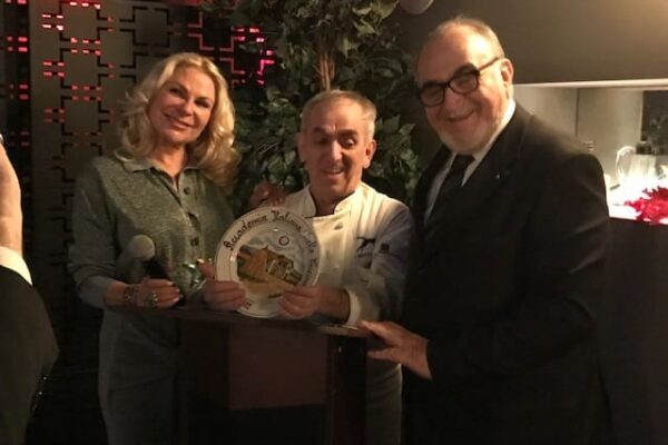 Roberta Marini e Berardo Paradiso con lo chef Vito Gnazzo del ristorante Il Gattopardo, Midtown Manhattan
