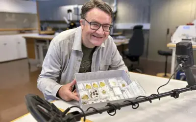 Con metal detector scopre il più prezioso tesoro della Norvegia risalente al 500 d.C.