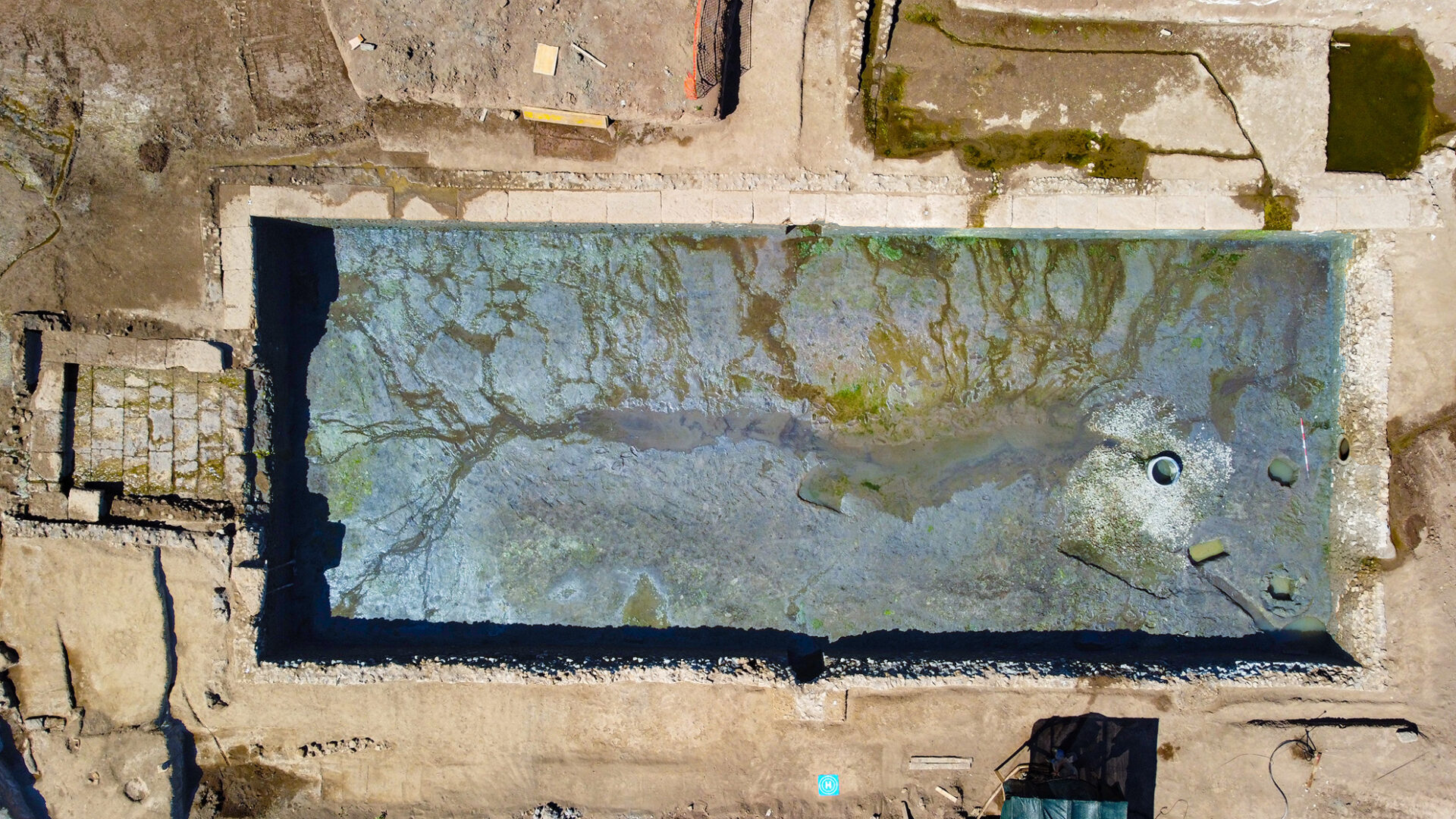 Dagli scavi al Parco delle Acacie, emersi un edificio di culto per Ercole, due tombe repubblicane e due vasche monumentali. 