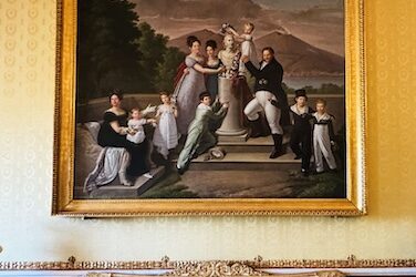 La Sala del Consiglio della Reggia di Caserta accoglie le opere che danno volto ai regnanti