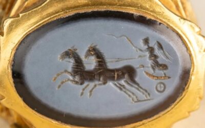 L’anello romano d’oro ritrovato nel Somerset esposto nel museo