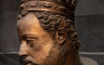 Completato il restauro delle statue in bronzo, alte oltre tre metri, di Ferdinando I e Cosimo II de’ Medici